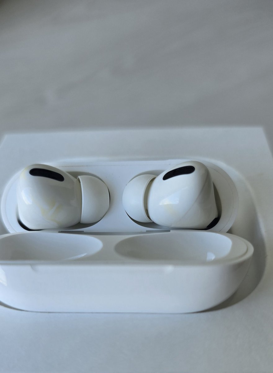 spprnrt's tweet photo. ขาย airpods Pro gen2 with wireless charging case (lightning) อุปรณ์ครบกล่อง 3,990 บาท
- รอยใช้งานตามในภาพ
- ฟังเพลง ตัดเสียง ได้ปกติ  แบตไม่เสื่อม 
- สายชาร์จ, จุกไซส์ S/L ไม่เคยแกะใช้
- นัดรับbtsรัชโยธิน, เซ็นลาด
- ส่งฟรี ems
#airpods #airpodsมือ2 #airpodspro2 https://t.co/hMjUnBHbSx