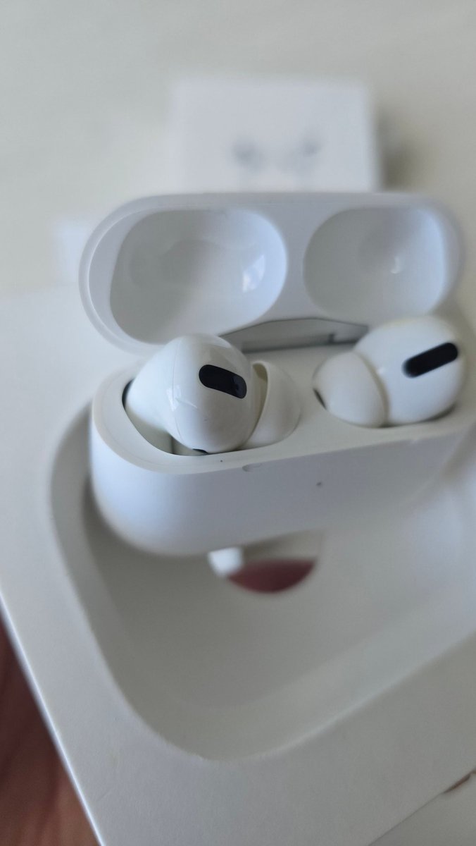 spprnrt's tweet photo. ขาย airpods Pro gen2 with wireless charging case (lightning) อุปรณ์ครบกล่อง 3,990 บาท
- รอยใช้งานตามในภาพ
- ฟังเพลง ตัดเสียง ได้ปกติ  แบตไม่เสื่อม 
- สายชาร์จ, จุกไซส์ S/L ไม่เคยแกะใช้
- นัดรับbtsรัชโยธิน, เซ็นลาด
- ส่งฟรี ems
#airpods #airpodsมือ2 #airpodspro2 https://t.co/hMjUnBHbSx
