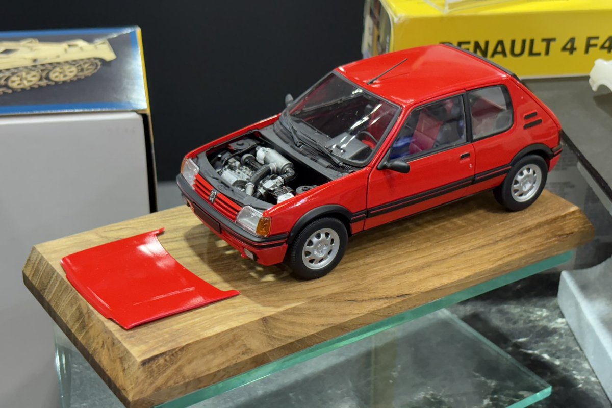 プラッツブースではイタレリの1/24フルビアの完成見本、エレールの1/24