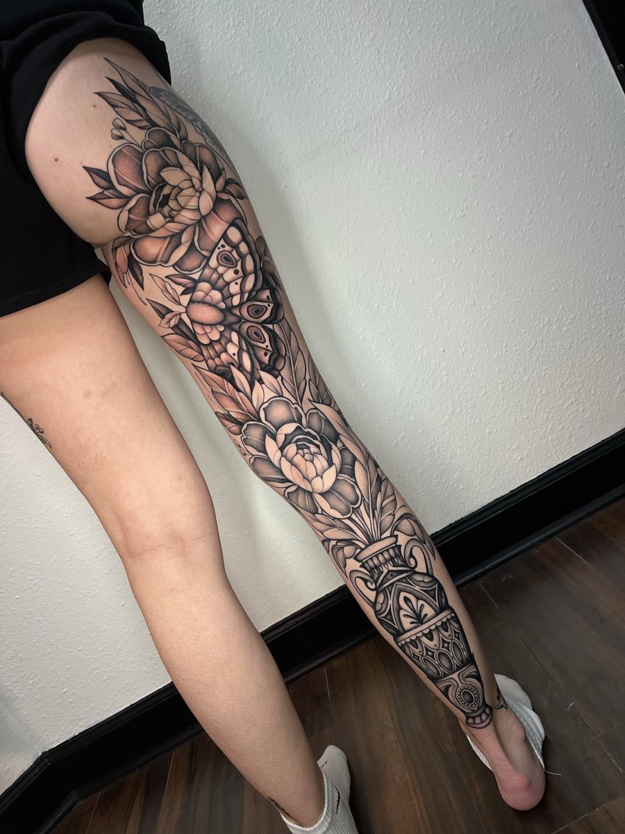 stopdotcom's tweet photo. Large scale floral leg vase 🖤 
(bottom half healed, top half fresh in pics) https://t.co/kvQyk5XaLH