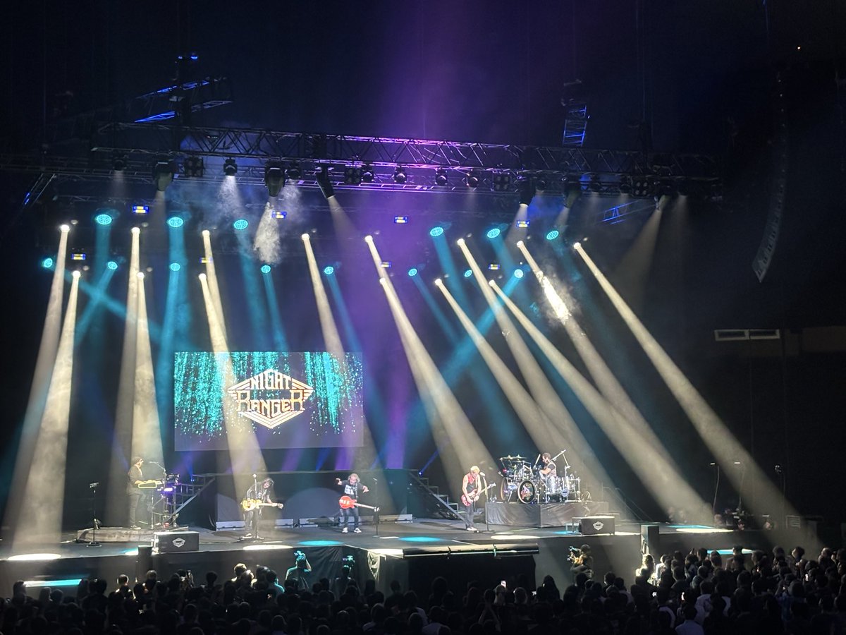 昨日10/16は
日本武道館
Night Ranger
Farewell Japan The ”Goodbye” Tour 

最後の来日公演ということで見逃せない…
小雨の中ファンが集結

オジーへのトリビュートもあり
キラキラ輝く特別なショウ✨でした

(今日はエースの訃報が…😢)

すぐ近くの席に広瀬さんが…！
落語の話をしたかったです笑