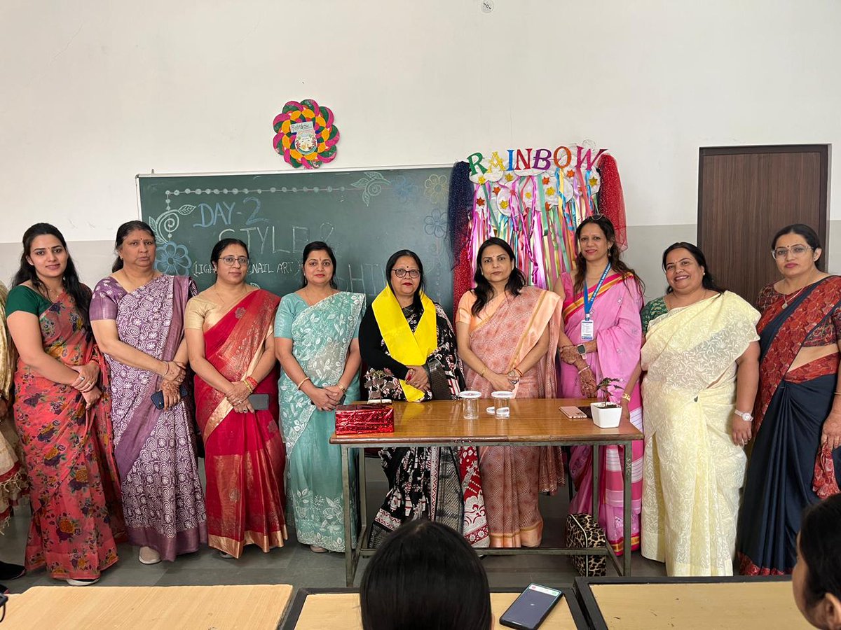 ssjsmm's tweet image. Glimpses of Day 2 Rainbow Style &amp;amp; Shine workshop &amp;amp; nail art competition

#ssjsmm #BestColleges #girlseducation #rainbow #StyleAndShine #Diwali #deepawali2025 #workshop #nailart