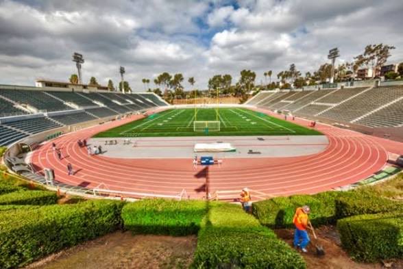 After a great conversation with <a href="/_CoachJustinR/">Coach Justin Rodriguez</a> I am blessed to receive an offer from <a href="/ELAC_Football/">ELAC Football</a> !! #RunWithThePack

<a href="/Coach_Brax_/">Phil Braxton</a> <a href="/Coach_FreemanCC/">Coach Sean Freeman</a> <a href="/PWilcox_305/">Paris Wilcox</a> <a href="/Coach_MVP/">Coach MVP</a>