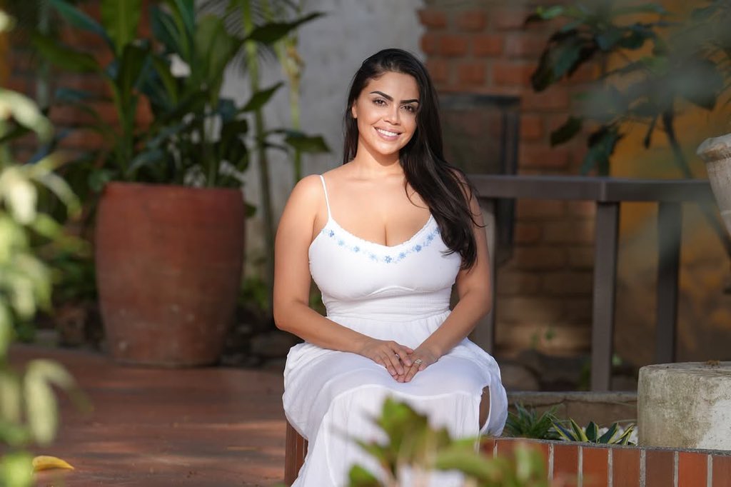 RebeccaJlive's tweet photo. Dreams do come true 🏨 ❤️ I bought a hotel in Colombia. 17 rooms, on a beautiful property. What’s even better is it’s part of my family heritage. This had been a long term goal of mine and I have finally accomplished it ❤️ https://t.co/S80zR5axQl