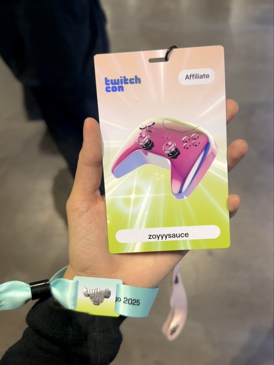 zoyyysauce's tweet image. omg heyyy twitchcon