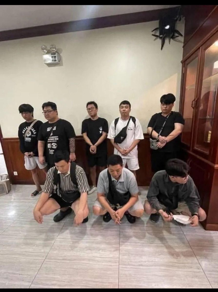캄보디아 내 한국인 범죄자 얼굴 공개

혹시 아는 얼굴이 있으신지??
