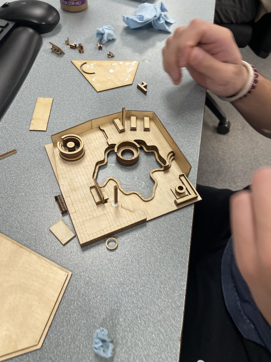 BlinnArch's tweet image. Our ARCH 1303 students are bringing their plan, section, and elevation models to life — one laser-cut piece at a time! 🔥 Can’t wait to see how these turn out. Stay tuned for the finished models! 👀✨

#ArchitectureStudents #DesignStudio #ArchitectureLife #LaserCutModels