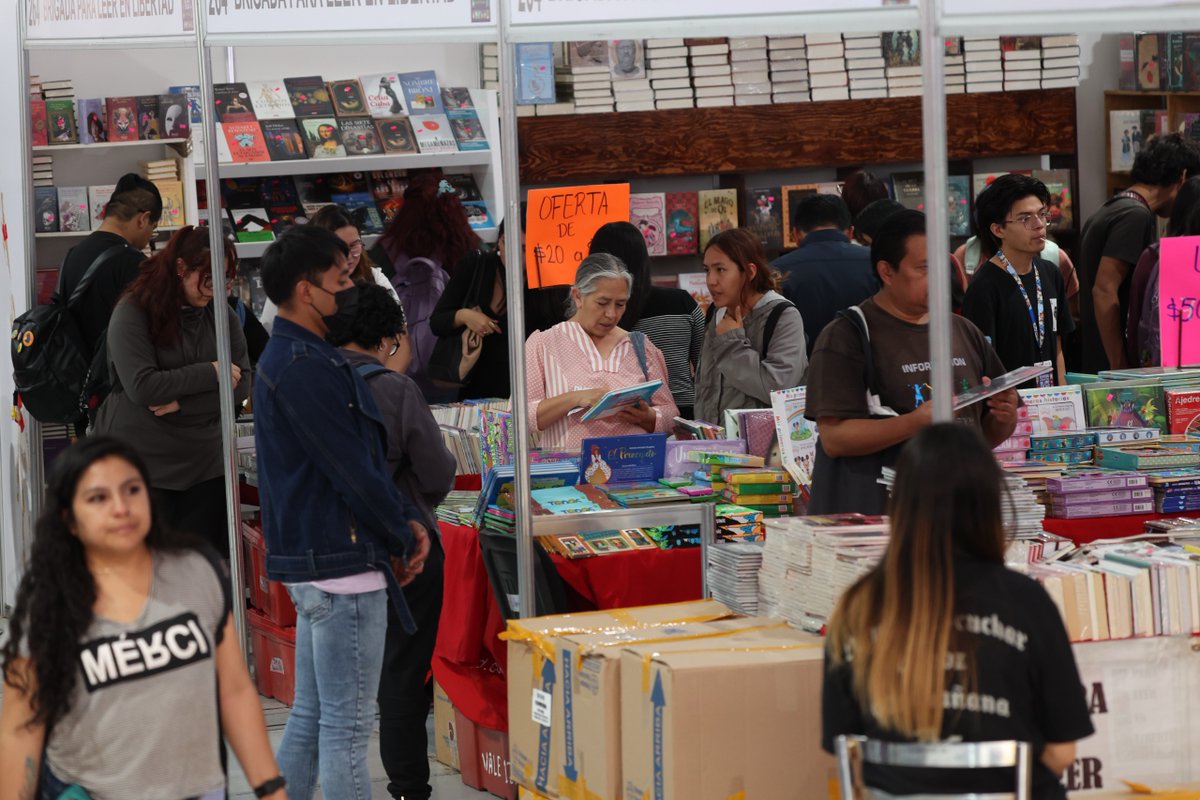 Les invito con mucho cariño a disfrutar el último fin de semana de la XXV Feria Internacional del Libro Zócalo de la Ciudad de México, un espacio libre, diverso y lleno de ideas donde celebramos la palabra, la lectura y la cultura popular.

Participen en las charlas, talleres y