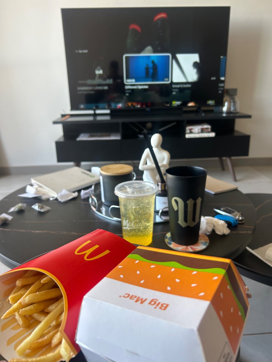 New city. New house. New warmth. 😍🥰 my friends always make life so beautiful 🥺🫂