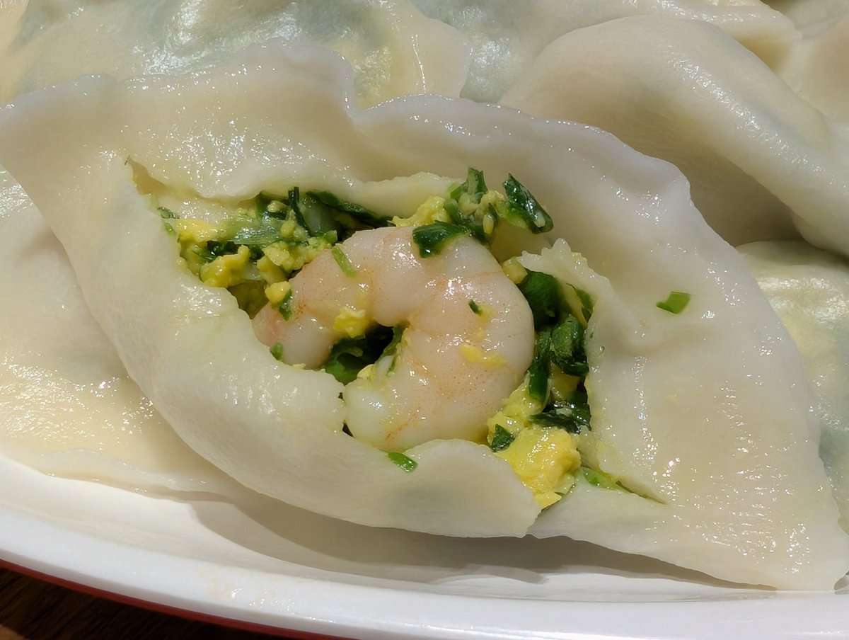 お昼ご飯
大連から離れる前のしきたりで水餃子
中国に滞在の方はこの形の水餃子はどこの水餃子屋さんだか分かるよね

海老入り水餃子とセロリ入り水餃子
海老入り水餃子は薄っすらと中国香辛料の味がします
流石にこのお店で八角、五香粉は入れないでくれとは言えませんでした😅