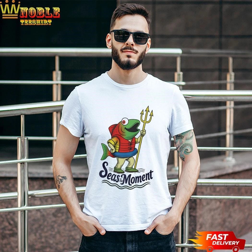 teefeetshirt's tweet image. Seas the Moment Humpy Salmon Mariners Holding T-shirt  is perfect for baseball fans who love humor, Mariners pride, and a little fishy chaos. ⚾💙
👉 Grab yours now: nobleteeshirt.com/product/offici…
#SeasTheMoment #HumpySalmon #Mariners #MLBFans #FunnyTShirt #BaseballTee #nobleteeshirt