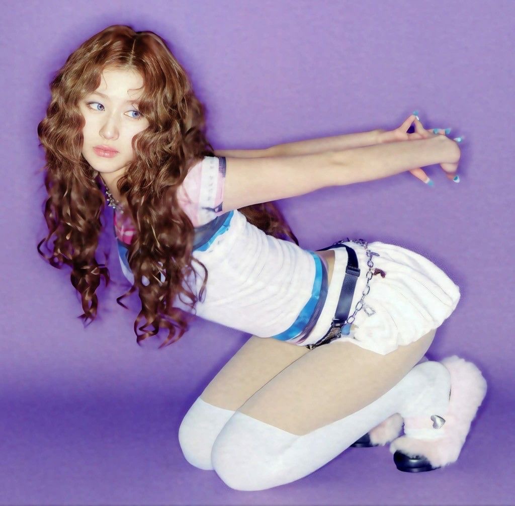 SANABESTGlRL's tweet image. everybody moved on but I’m still here