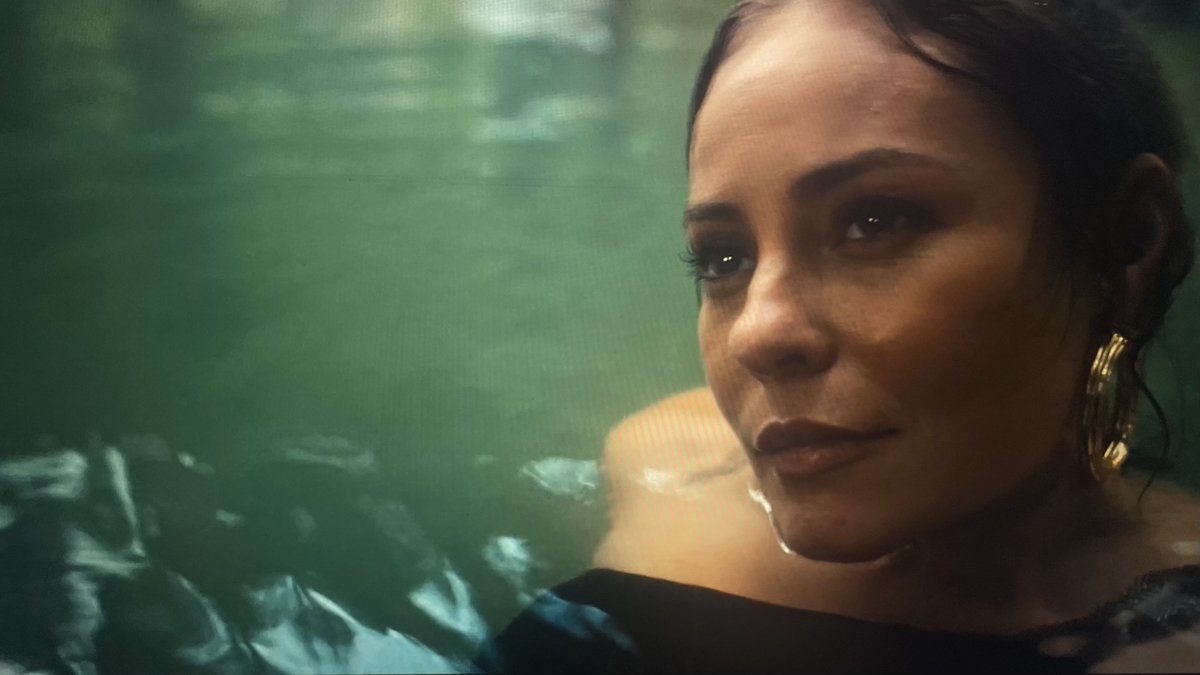 flowerdagioanto's tweet image. completamente apaixonada pela Ofélia, juro que mulher! Paolla entregou tudo, artista.
 #RaboDePeixe