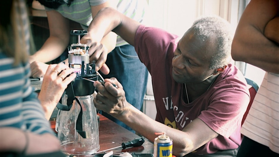 It's International Repair Day!⚒️

Celebrate by fixing broken items and keep the momentum going for #CEweek2025 (20-26 Oct)

👉Sat 18: Fixing Factory laptop repairs
👉Sat 18: Wilton Estate repair cafe
👉Wed 22: Dr Bike @ North Church Terrace
plus more... 
🔗news.hackney.gov.uk/news/how-to-ge…