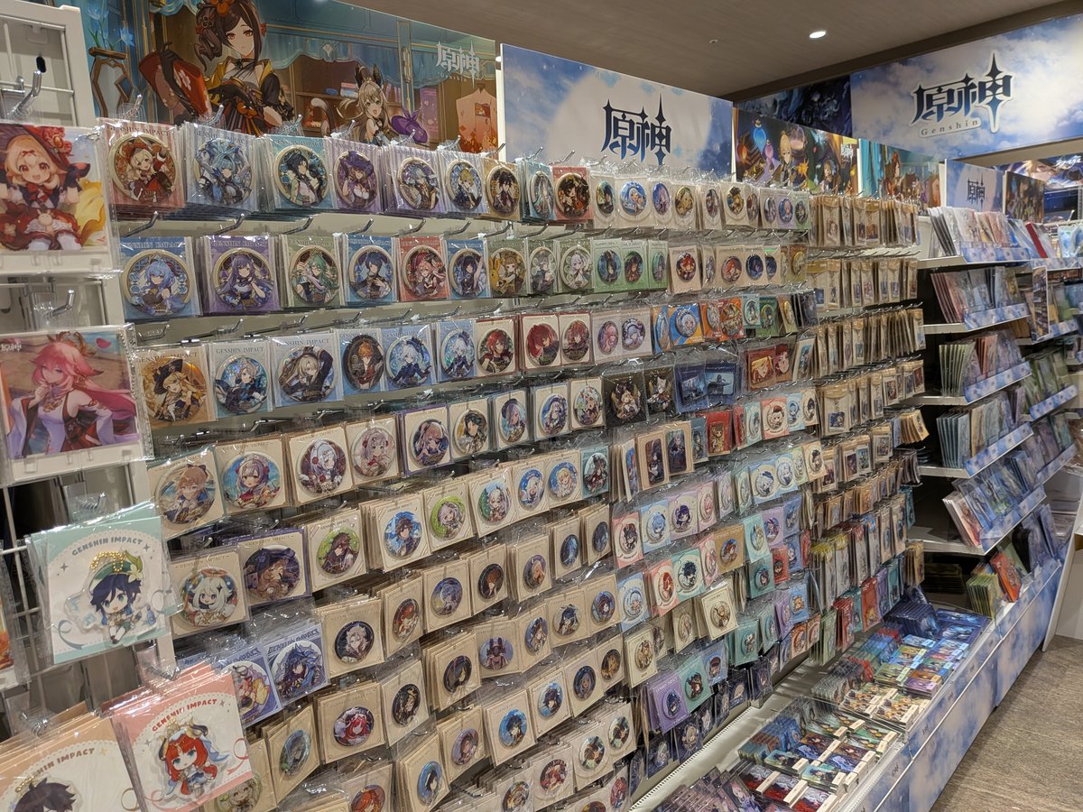 いよいよ明日！
 未来屋書店甲府昭和店 『コミLab.』新設
リニューアルOPEN！
  
原神、崩壊：スターレイル、ゼンレスゾーンゼロなどのゲーム雑貨取り扱いはなんとコミLab.史上最大！ 
等身大パネルのフォトスポットも設置！
皆さまのお越しをお待ちしております！