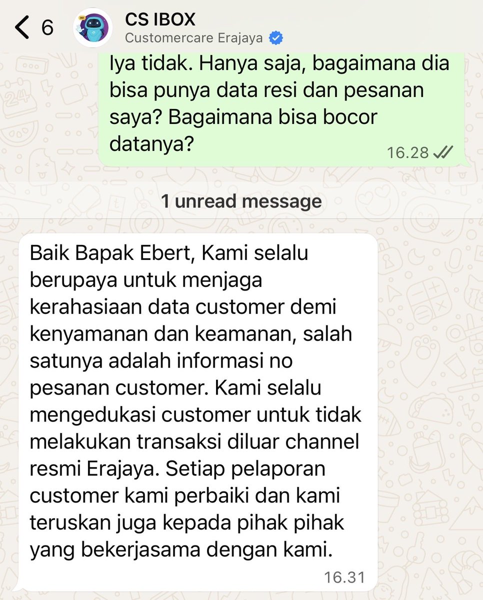 Elbert_Reyner's tweet image. Barusan ditelp penipu a/n iBox, sekilas kukira kurir mau confirm pengiriman. Dia sampai tahu no. resi, no. order, dan iPhone-nya apa. Berarti nggak beres ini ada kebocoran data. Telp CS Erajaya, tentu saja sibuk. Chat ke WA, jawabannya template robot.
Ya sudahlah, baik. 🙂