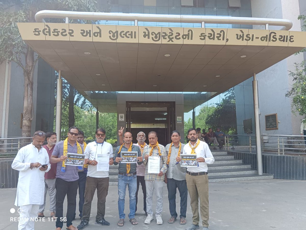 📍ખેડા

બોટાદ માર્કેટિંગ યાર્ડમાં ચાલતી કડદાપ્રથા વિરુદ્ધ આંદોલનનું નેતૃત્વ કરનાર આપ કિસાન સેલ પ્રમુખ રાજુ કરપડા અને પ્રદેશ ફ્રન્ટલ સંગઠન પ્રમુખ પ્રવીણ રામની ધરપકડ કરવામાં આવી છે તેના વિરોધમાં આજે આમ આદમી પાર્ટી દ્વારા ખેડા જિલ્લા કલેકટર માધ્યમે ગુજરાતના રાજ્યપાલને આવેદનપત્ર