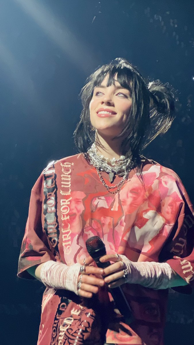 LovelyBil1's tweet photo. @mvfxedits Reminds me of this one that I got from the encore shows! https://t.co/QOfKbnui8r