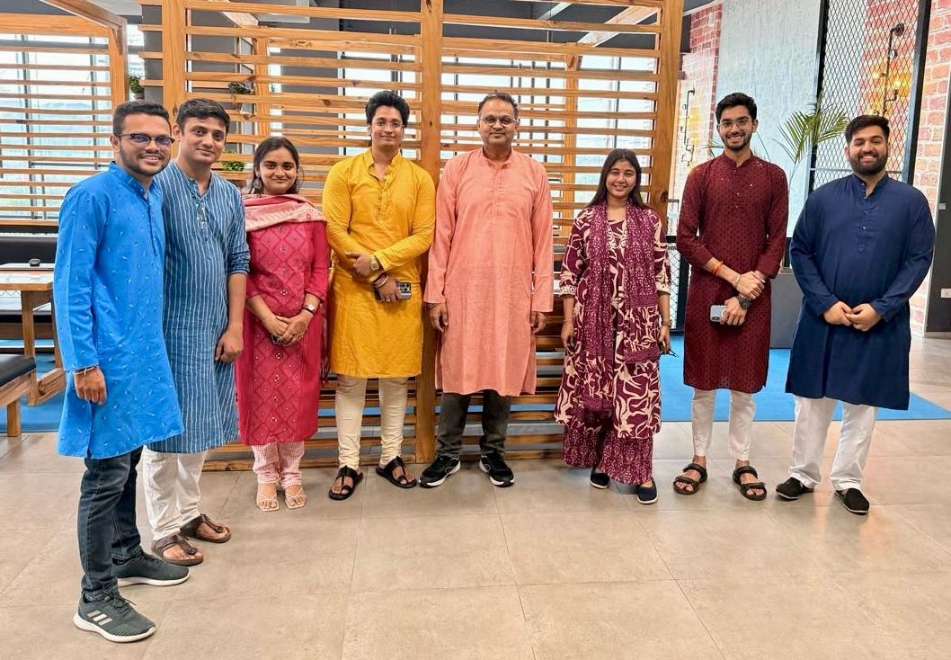 Addverb_Tech's tweet image. From diyas to laughter, Team Addverb sparkled with joy this Diwali!😍🌹
#Diwali #Deepavali2025