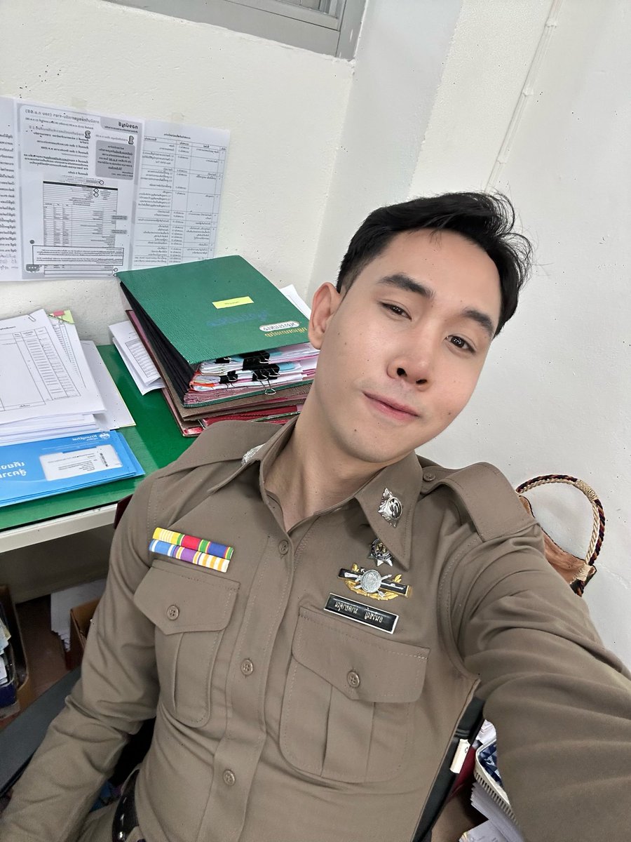 👮🏻‍♂️🤏🏻