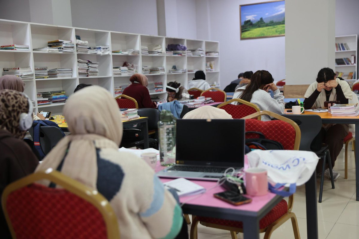 📚 Iğdır Belediyesi Kültür ve Sosyal İşler Müdürlüğü’ne bağlı Ahmedê Xanî Kütüphanesi,
🎓 KPSS ön lisans ve lisans sınavlarına hazırlanan gençlerimize çalışma ortamı sunmaya devam ediyor.
