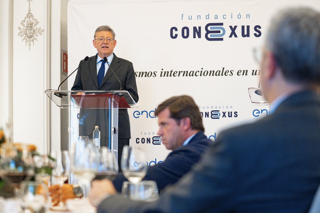 FConexus's tweet image. “España está muy descentralizada, pero sin una cultura federal real. Falta cooperación institucional, espacios de acuerdo y una estructura que incentive la lealtad entre territorios&quot;. - @ximopuig