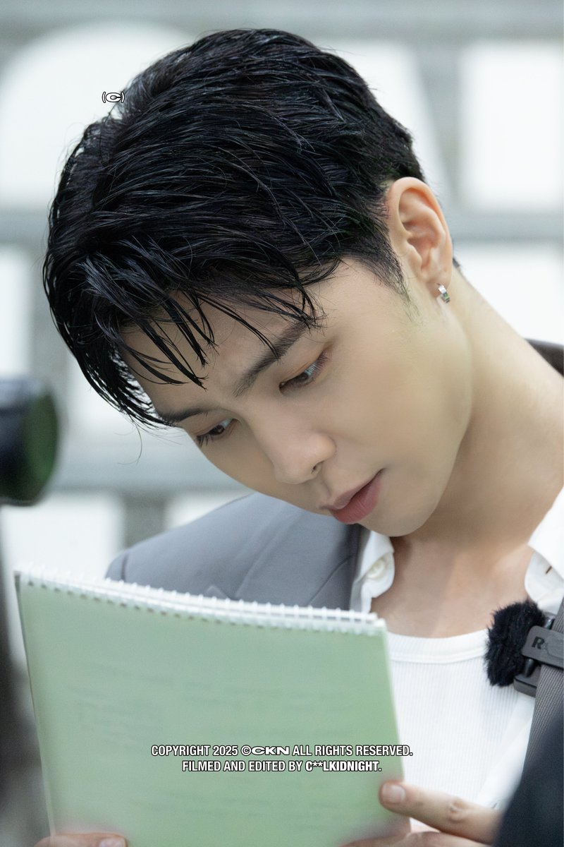 ckn_video's tweet photo. 251017 대본 리딩 #NCT #쟈니 #JOHNNY https://t.co/a4Bp5JoQlm
