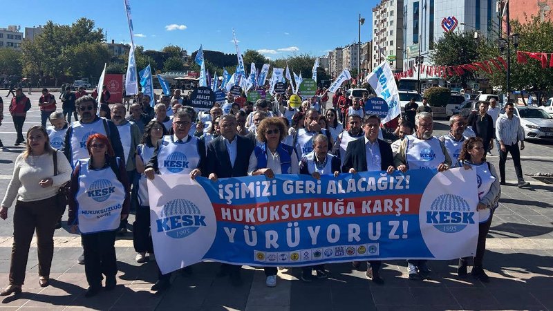 KESK: Ablukaya alınan sadece KESK'liler değil, temel haklar ve özgürlüklerdir

➡️tinyurl.com/bzd2tjsb