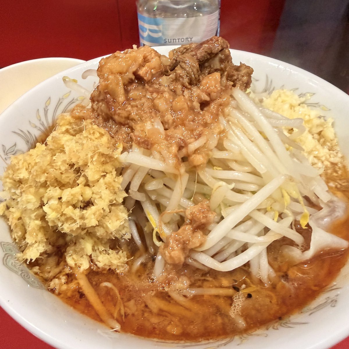 ラーメン二郎千葉店
ミニラーメンつけ味🍜
生タマゴ🥚
ショウガ🫚
ニンニク🧄アブラ😋
#うまーみん  😋😋😋😋😋