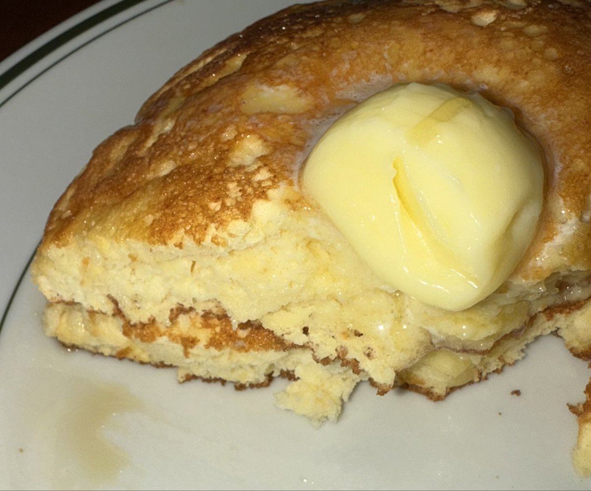 usausapinger's tweet photo. 初NEWoMan高輪でスフレパンケーキ
カントリー系パンケーキだけど
生地がふわっとしてるから
ペロリと食べれちゃう
美味しかった☺️
#thepublicplace 
#newoman高輪 
#スフレパンケーキ https://t.co/HB1c5ihQn6