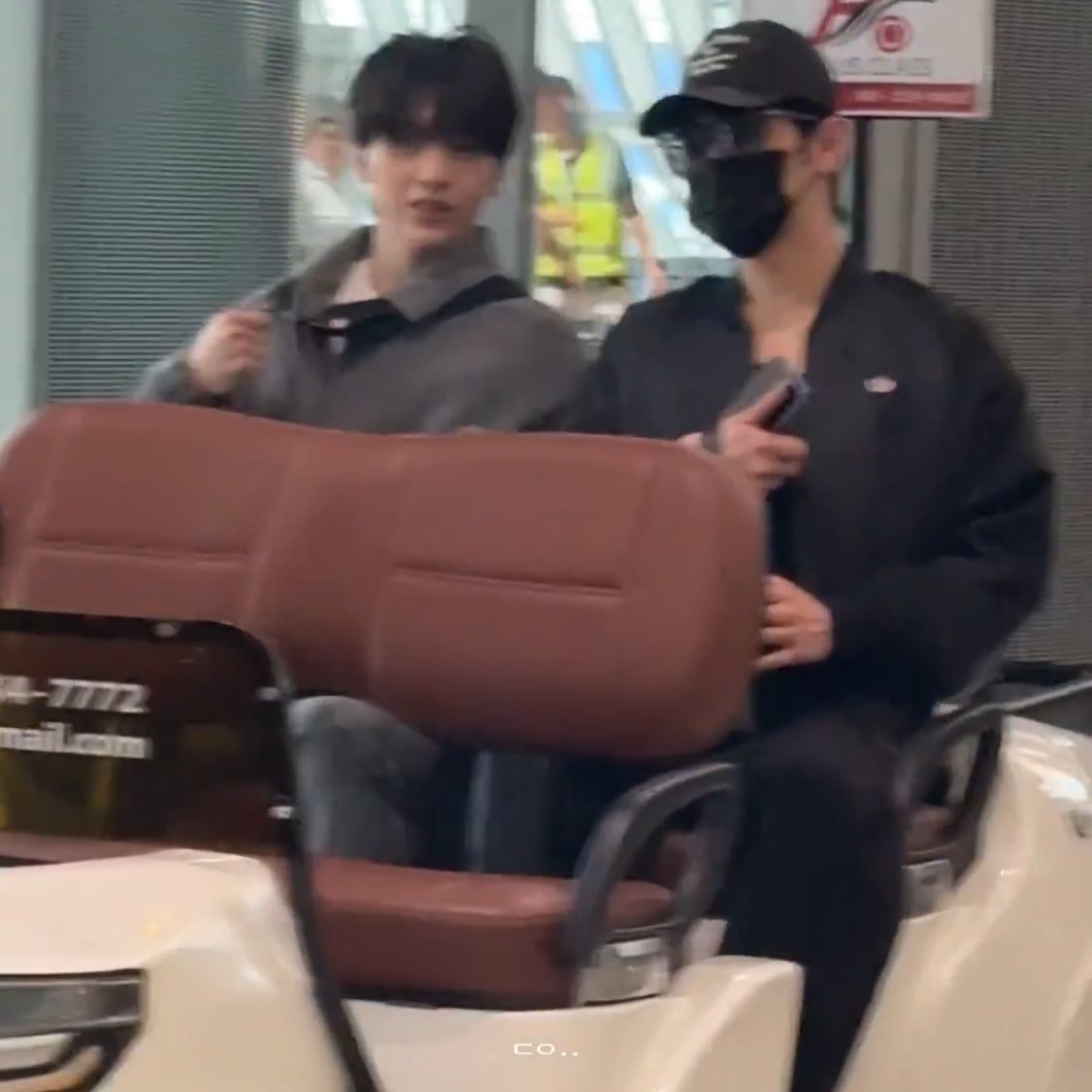 출국샷 이렇게 보내줫으면서 도착하니까 꽁꽁싸맨거 하