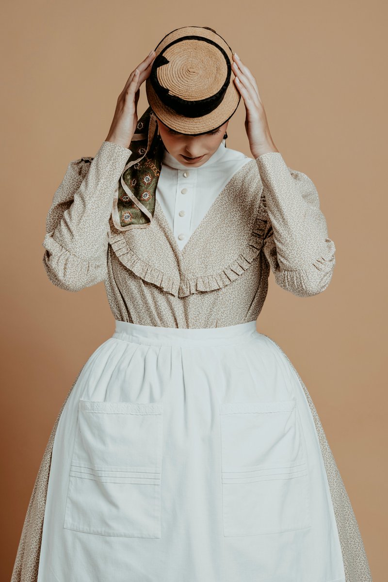 🗣️✨Campaña educativa de divulgación sobre la Indumentaria Tradicional <a href="/Artenerife_/">Artenerife</a> <a href="/IndumentariaTfe/">Indumentaria de Tenerife</a> <a href="/CabildoTenerife/">Cabildo de Tenerife</a> 
🧵 Indumentaria femenina
•Pañuelo: prenda imprescindible para cubrir la cabeza, como protección y símbolo de decoro y tradición.
•Sombrero: además de...