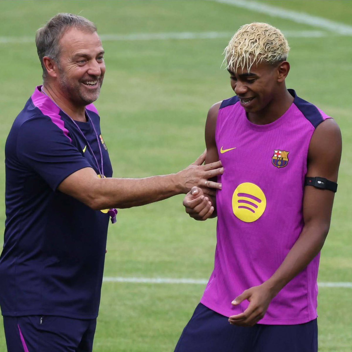 BarcaTimes's tweet photo. 🚨| 𝐁𝐑𝐄𝐀𝐊𝐈𝐍𝐆: Recently, there have been rumours that Lamine arrived late to PSG game and Flick had decided to bench him but someone from the board intervened and asked Flick to play Lamine anyway...

This story has been completely DENIED by the club. Hansi Flick is very angry, as he considers this kind of rumor an insult to his dignity and professionalism as a coach. Sources even say that if something like this had actually happened, he would’ve left Barcelona immediately, because his character doesn’t allow him to accept such interference. 

Within the club, there’s a growing belief that these rumors have POLITICAL or ELECTORAL motives — that certain parties are trying to destabilize Barça for personal or election-related gains in upcoming 2026 polls. [@10JoseAlvarez] #fcblive