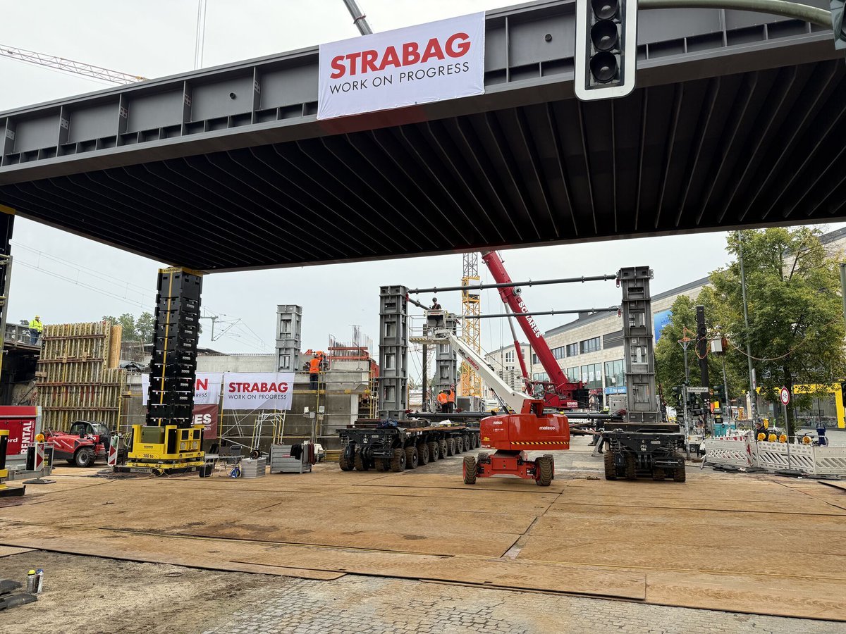 enerpac's tweet image. Enerpac continues to support heavy lifting projects, as the JS250 Jack-Up System is used to install a bridge in Köpenick. With just 2 installation days, the team used their SPMT systems with the JS250 to successfully install the bridge.

#Enerpac #JS250 #SPMT #heavylift #berlin