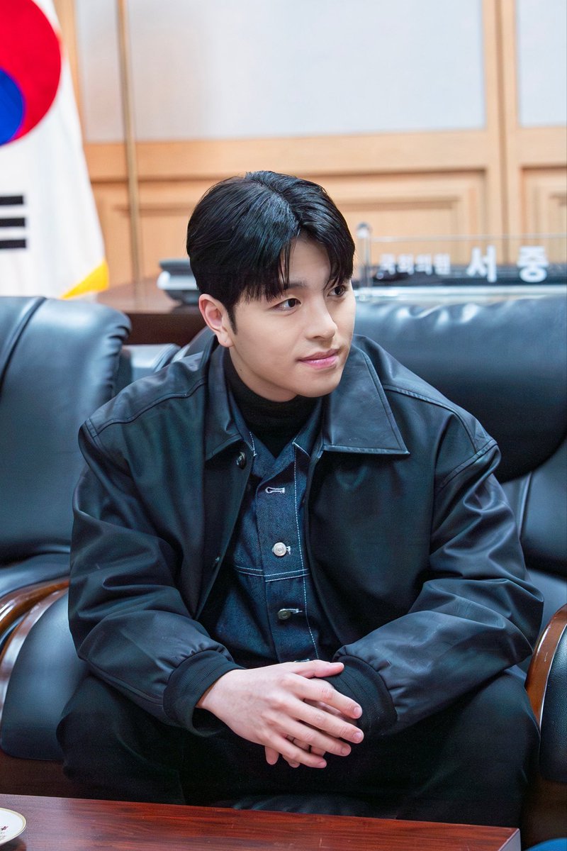 Koo Junhoe, how handsome you are.