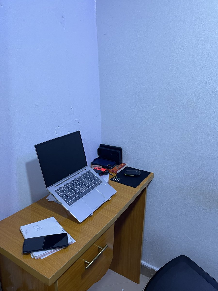 AfolabiDewale's tweet image. . The designer
. His app design
. His web design
. His laptop.
Quote yours if you want to ๐คช