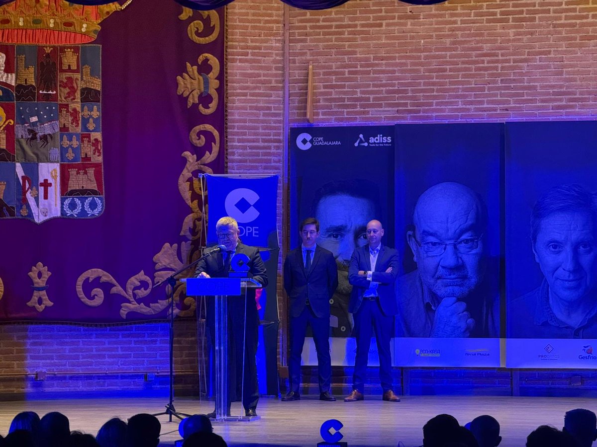 🙌🏼 Quiero felicitar a mi compañero y amigo <a href="/_NachoRedondo_/">Nacho Redondo</a> por el merecido Premio COPE que ha recibido.

Este reconocimiento pone en valor su compromiso, su trabajo constante y su vocación de servicio a los castellanomanchegos. Personas como Nacho hacen grande a nuestra tierra.