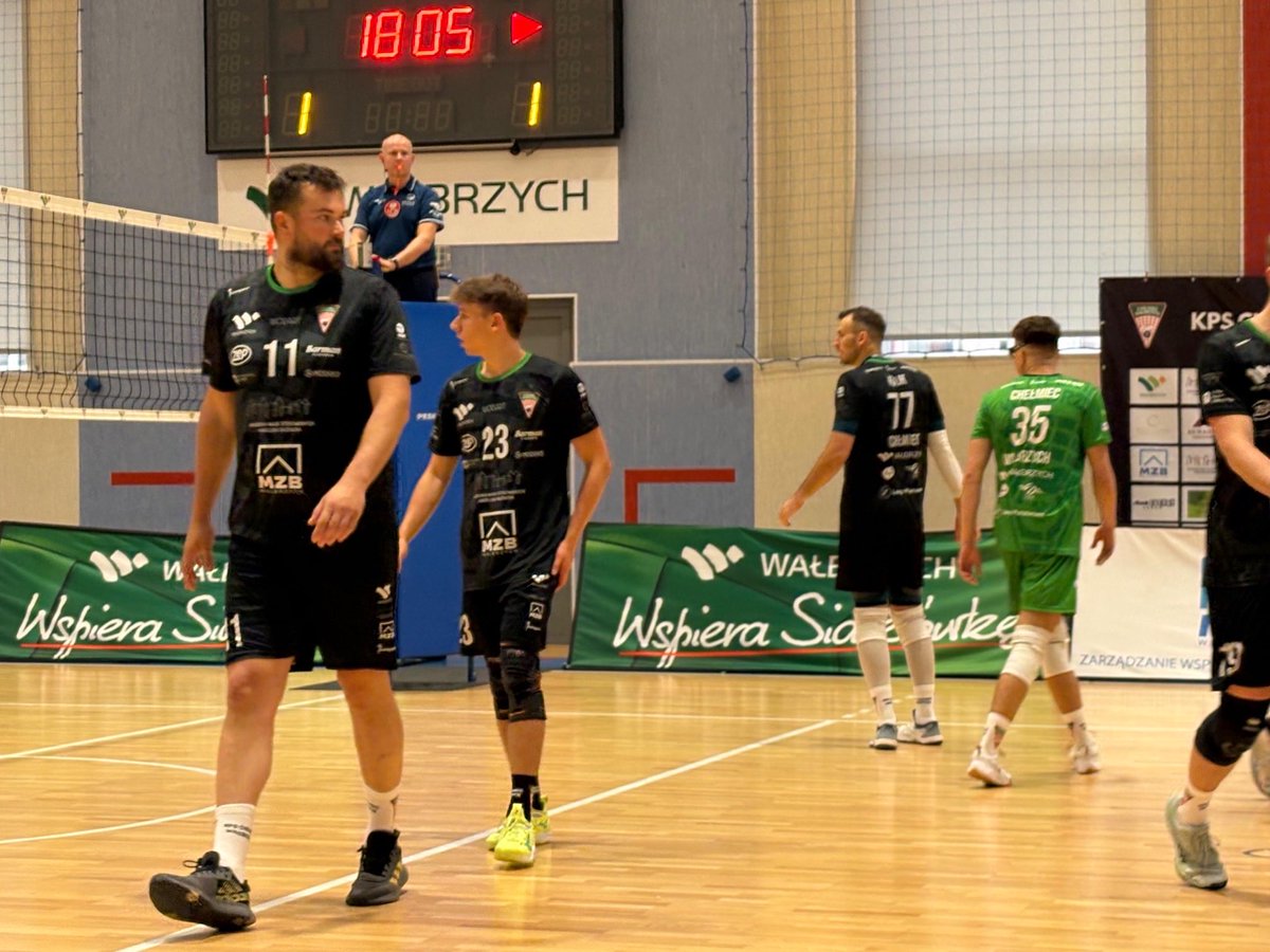 KPSChelmiec's tweet photo. Aż 7 naszych zespołów w akcji! 🔥
Na parkietach zobaczymy juniorów, juniorki młodsze, trzy drużyny juniorów młodszych, dwie ekipy młodziczek, a także seniorów. Gramy u siebie – w halach ANS i Wałbrzyskich Mistrzów – oraz na wyjazdach po całym Dolnym Śląsku.
Chełmiec ON FIRE 🔥 https://t.co/dPqYXQuIVt