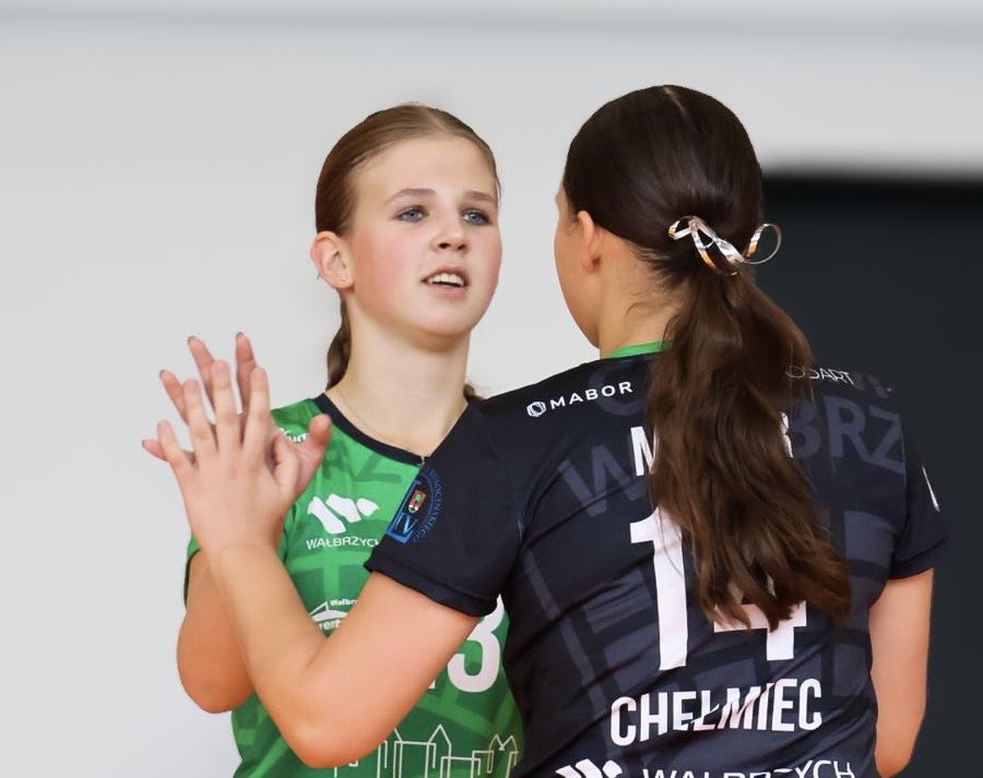 KPSChelmiec's tweet photo. Aż 7 naszych zespołów w akcji! 🔥
Na parkietach zobaczymy juniorów, juniorki młodsze, trzy drużyny juniorów młodszych, dwie ekipy młodziczek, a także seniorów. Gramy u siebie – w halach ANS i Wałbrzyskich Mistrzów – oraz na wyjazdach po całym Dolnym Śląsku.
Chełmiec ON FIRE 🔥 https://t.co/dPqYXQuIVt