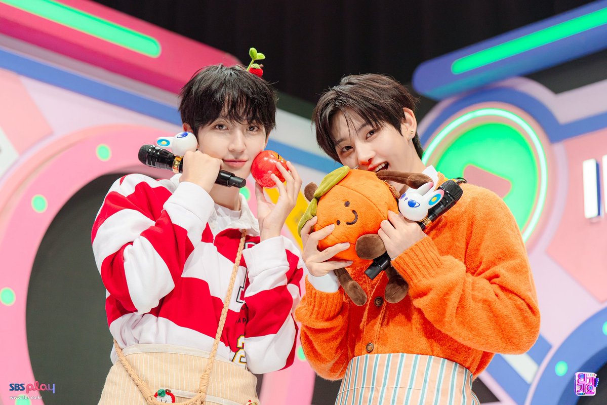 kyehoonpic's tweet image. 인기가요 &amp;lt;Inkigayo&amp;gt; MC PHOTO~ 😍

#계훈 #Kyehoon #킥플립 #KickFlip