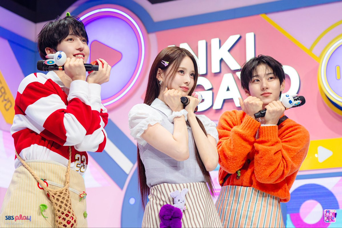 kyehoonpic's tweet image. 인기가요 &amp;lt;Inkigayo&amp;gt; MC PHOTO~ 😍

#계훈 #Kyehoon #킥플립 #KickFlip