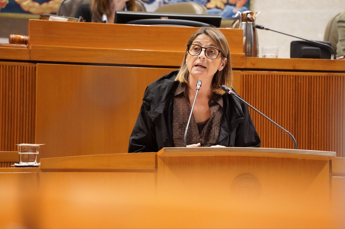 <a href="/PilimarZamora/">Pilimar Zamora</a>, de <a href="/GPSOEAragon/">PSOE Cortes Aragón</a>, interpela en #PlenoAragón a <a href="/MarVaqueroPeria/">Mar Vaquero Perianez</a>, sobre el derecho de las mujeres a decidir sobre su propio cuerpo: “Los gobiernos autonómicos deben garantizarlo” y “la creación del Registro de Personas Objetoras de Conciencia debe ser inminente”.