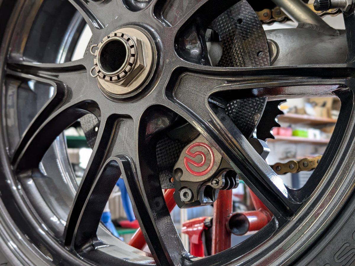 volto28's tweet photo. 新規入荷車両
Monster S4R フルカスタム
販売前の仕上げ中です✨️ https://t.co/FpFwxjASkt