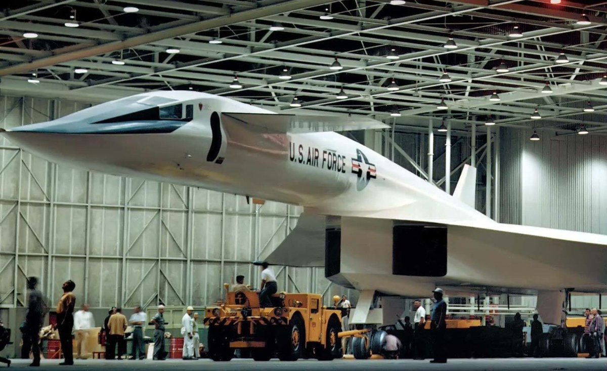 Another superb shot of XB-70