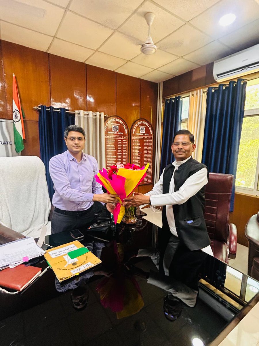 DevendraSinghMP's tweet image. आज भिण्ड के नवनियुक्त कलेक्टर श्री किरोड़ी लाल मीना जी से आत्मीय भेंट की।

#DevendraNarwariya