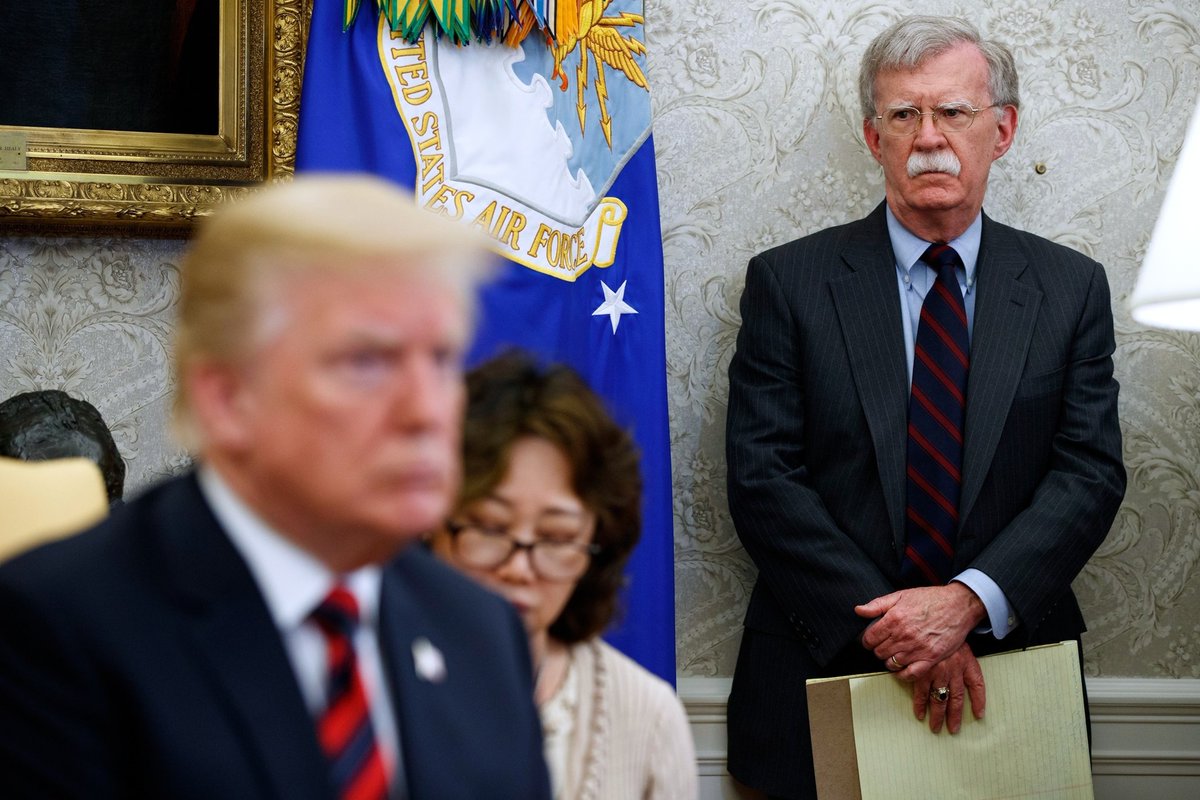 🚨 INVESTING : "John Bolton accusato di gestione impropria di documenti riservati: affronta accuse penali"