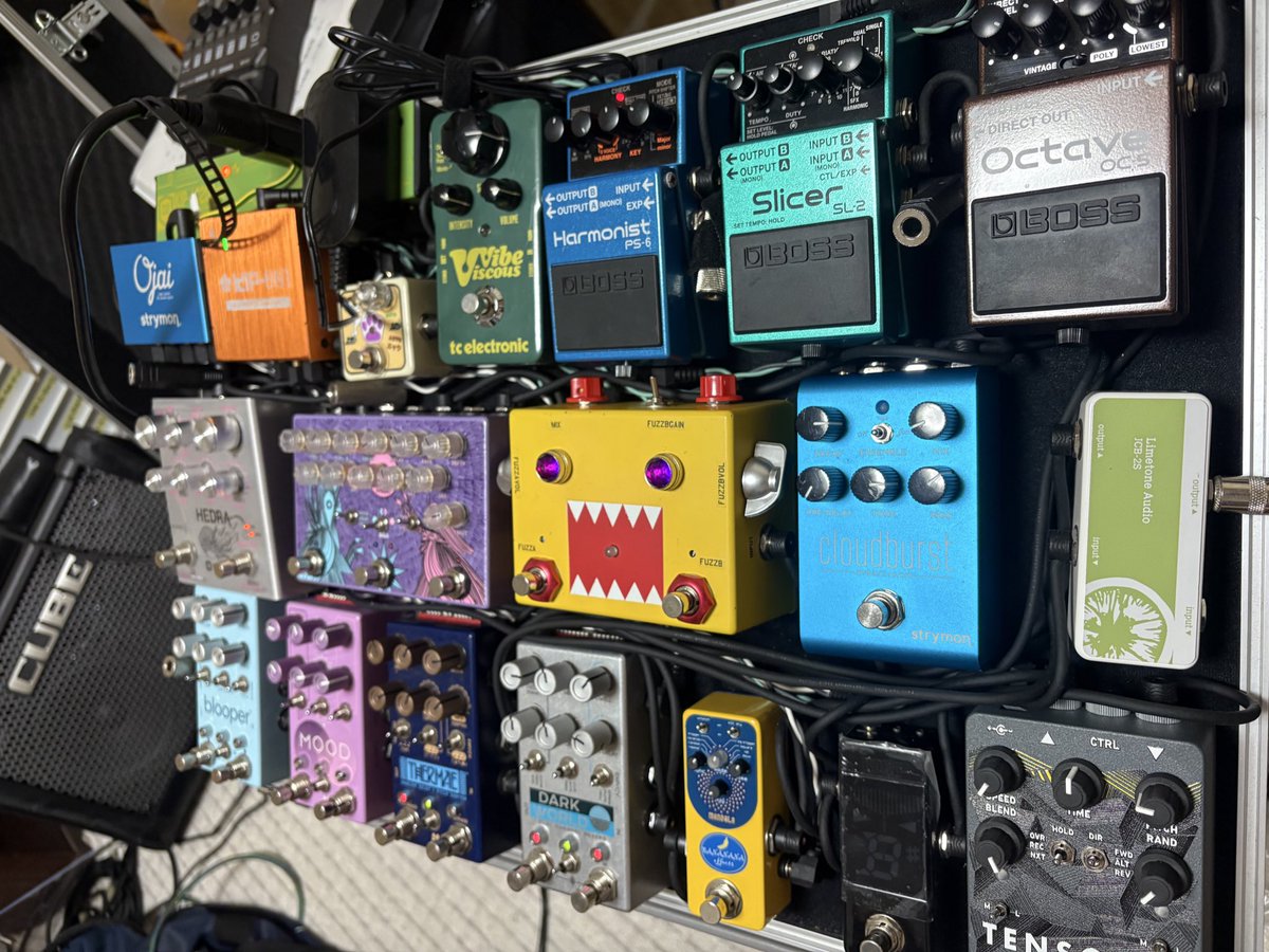 OZtrasis's tweet photo. 夏の連続公演でお疲れのエフェクターボード
謎のノイズ問題を無事解決。
もう30年は通っている祇園『銀之塔』で奥さんとタンシチュー!うますぎる🙏
@chasebliss @strymon @MyRoland @zeon_a12 #Meris @KAIbyKES @Banananaeffects @tensor @TCELECTRONICJP https://t.co/2RccgydTw8