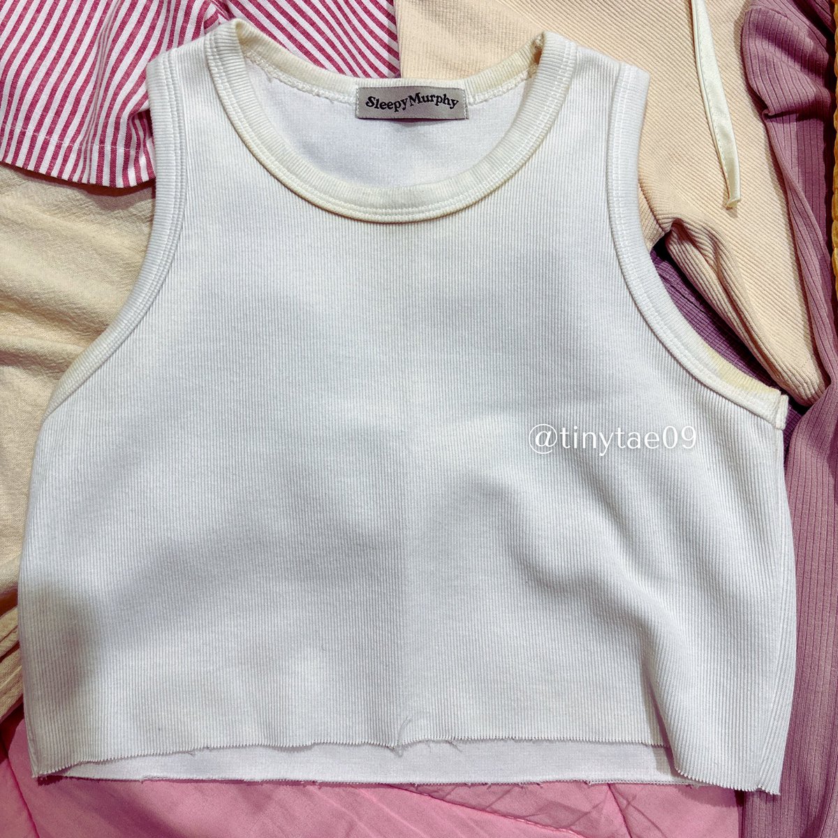 tinytae09's tweet photo. ส่งต่อเสื้อแขนกุดสีขาว ป้าย sleepy murphy💭เหมาะกับคนตัวเล็ก *บริเวณคอ &amp; แขนเหลือง ขอคนไม่ซีเรียสค่ะ ใส่เล่น ๆ อยู่บ้าน 90 รส. ค่า

#ส่งต่อเสื้อผ้ามือสอง #ส่งต่อเสื้อผ้ามือ2 #ส่งต่อเสื้อผ้า #เสื้อผ้ามือสอง #ส่งต่อ #โล๊ะตู้เสื้อผ้า #ส่งต่อเสื้อผ้ามือสองสภาพดี #โล๊ะตู้ #เสื้อมือสอง https://t.co/tux6dLDMax