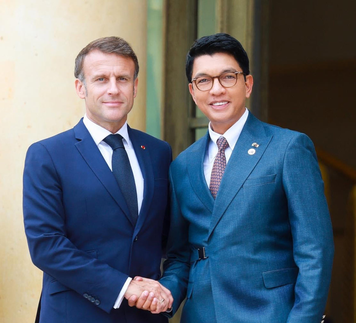 EgountchiLdna's tweet image. #URGENT ‼️ 🇫🇷 LA #FRANCE TRÈS INQUIÈTE DU CHANGEMENT DE POUVOIR À #MADAGASCAR 🇲🇬

Selon nos informations, Emmanuel Macron, le roitelet héritier de la Françafrique, aurait convoqué une réunion restreinte avec certains proches de Nicolas Sarkozy, des membres de la cellule africaine…