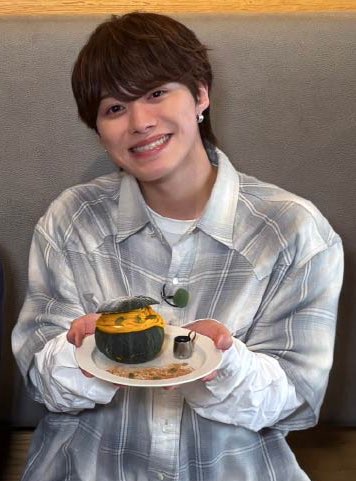 かわいいいいい😭なんか持ってる😭😭
ちょこんとしてる😭😭かわいい😭😭😭